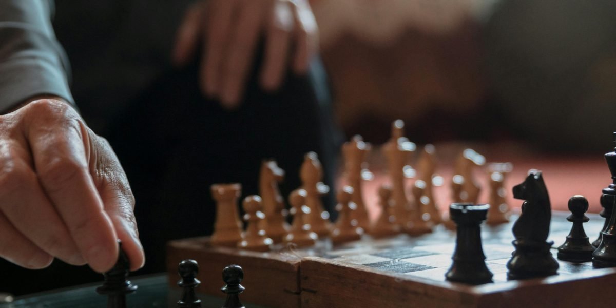 Investors and leaders must look beyond daily noise to discern meaningful trends for strategic decisions.