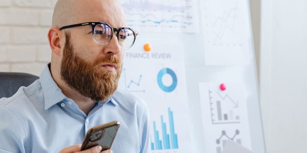 An investor confidently making a decision after thorough analysis, reflecting a structured approach to stock tracking.