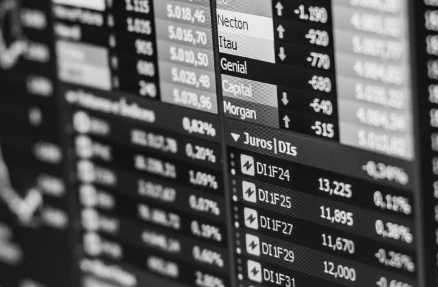Enbridge Stock Delivers a 5% Yield and 31 Years of Dividend Growth to Balance Tech Portfolios