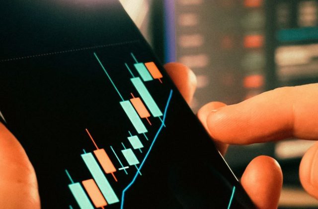 How to Analyze TLRY Reddit Sentiment for Smarter Trades