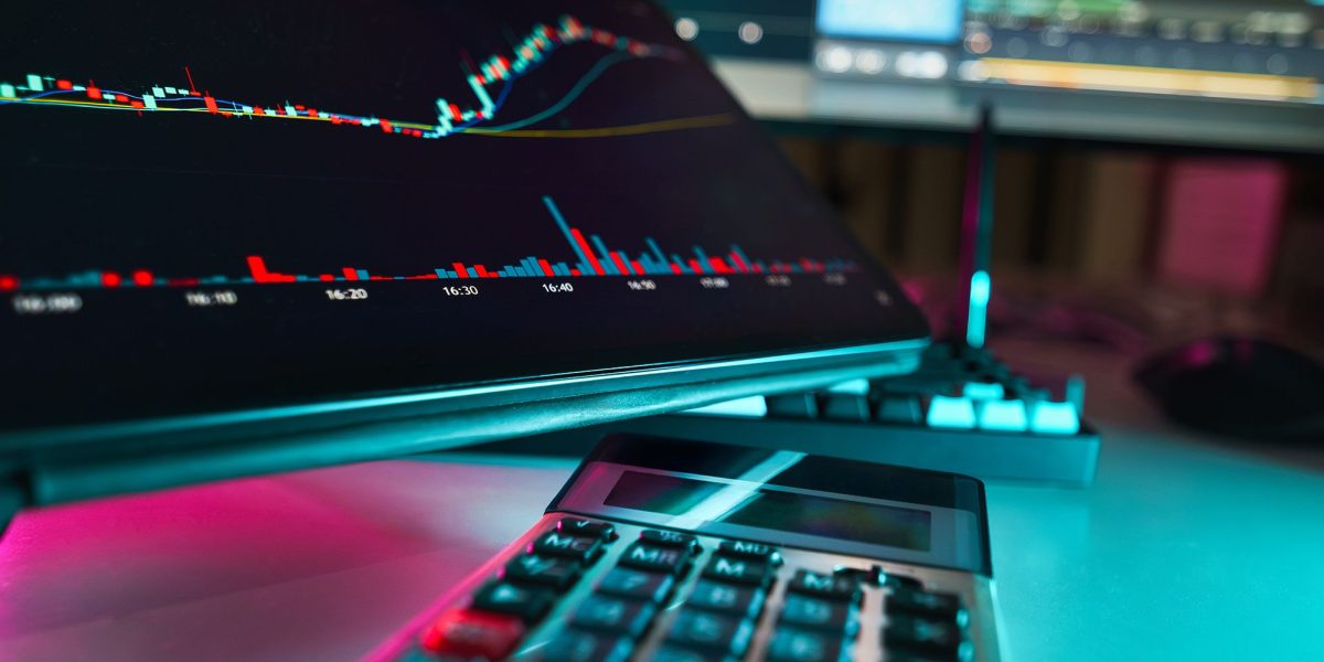 A professional uses data visualization to derive valuable insights from organized, AI-ready data.